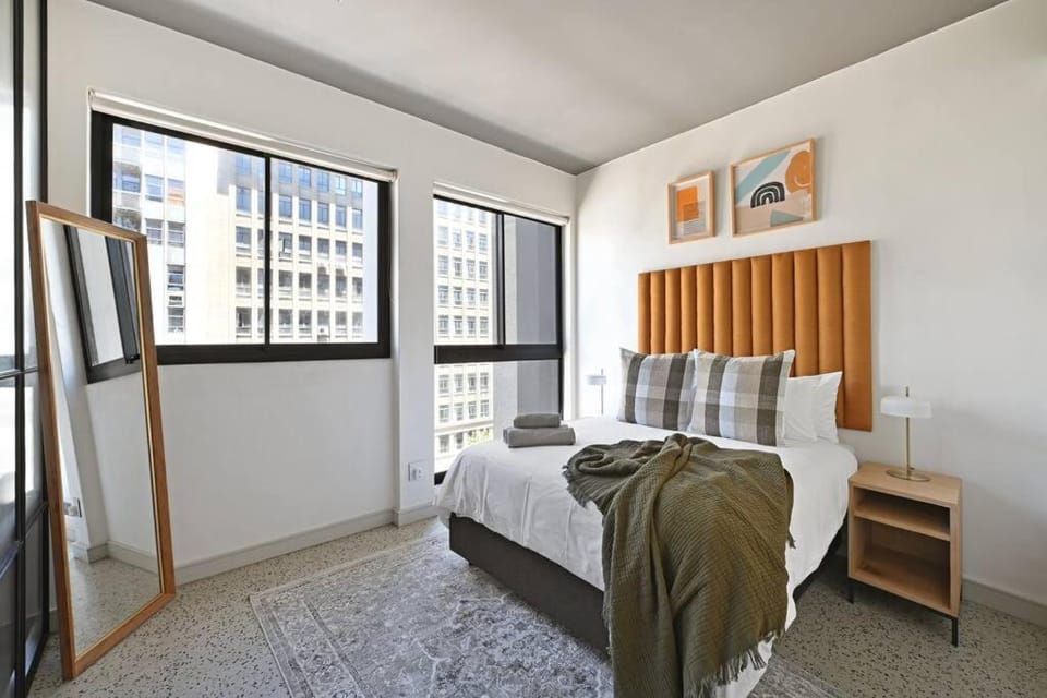 Zainab - Modern City Centre Aprt- City and Mountain views! Apartment in Cape Town