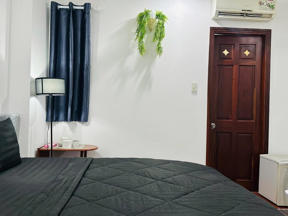Bed, Photo of the whole room, Bedroom, air conditioner