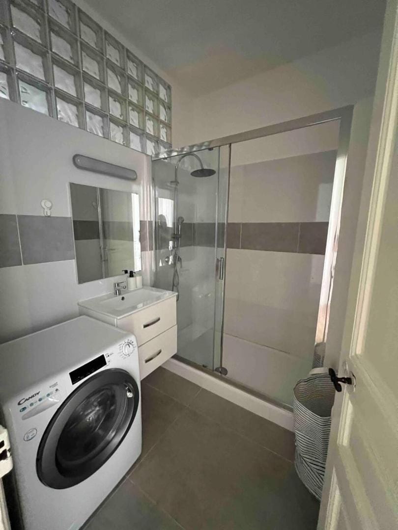 PORT NICE: Very nice 3 rooms Apartment in Nice