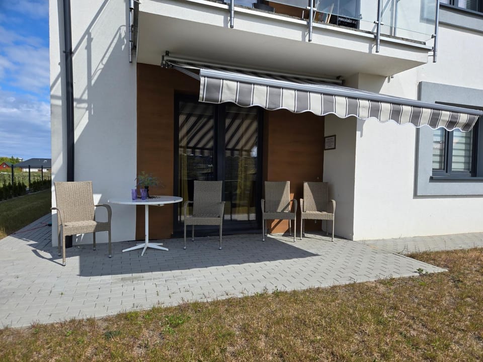 Patio, Day, Balcony/Terrace