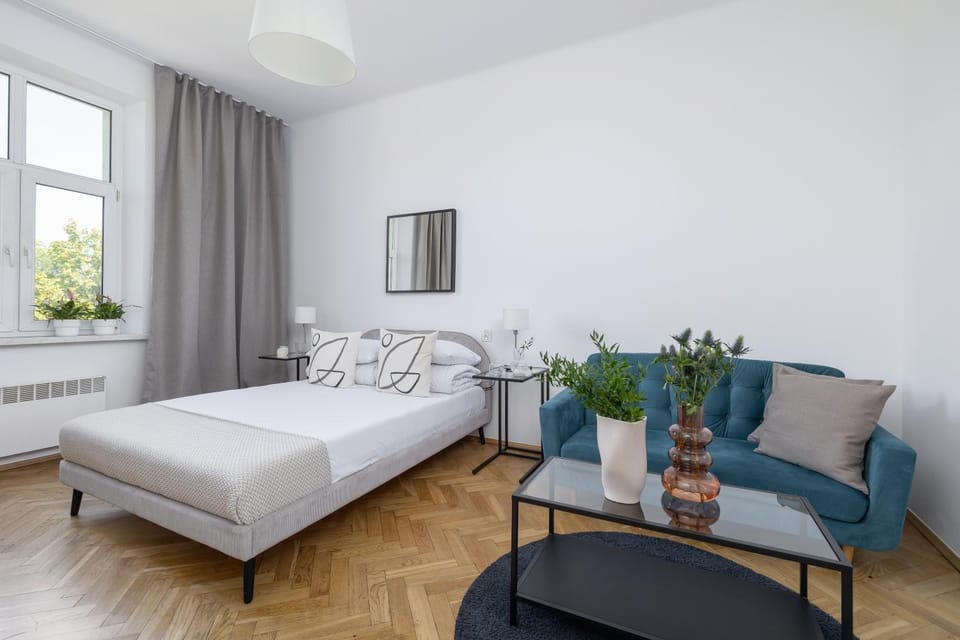 Bed, Photo of the whole room, Seating area, Bedroom, internet