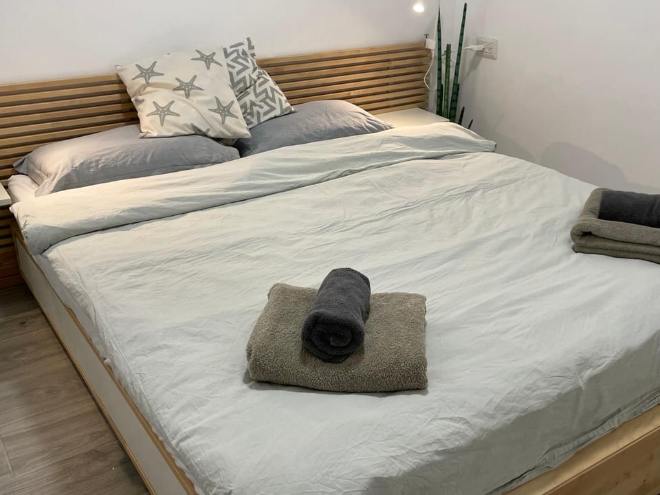 ניסים בערבה Apartment in South District