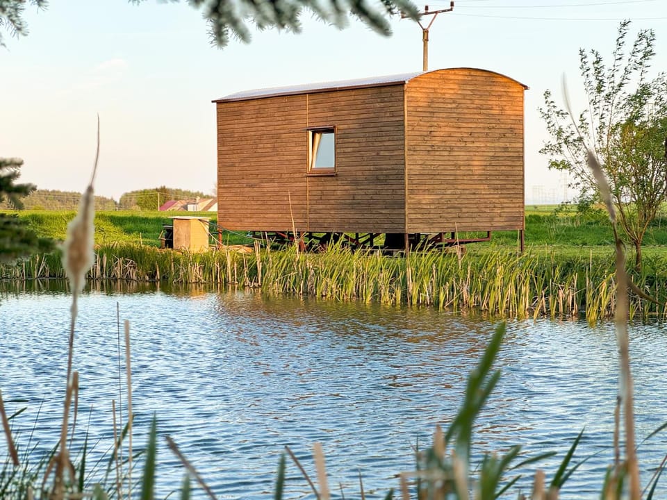 Maringotka na kraji rybníka Apartment in Czechia