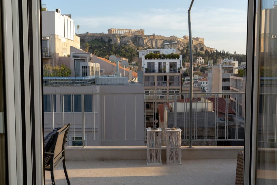 Nearby landmark, Day, View (from property/room), Balcony/Terrace, Landmark view