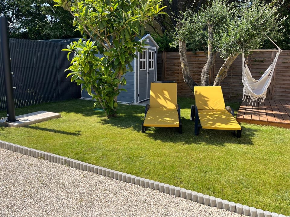 Garden, sunbed