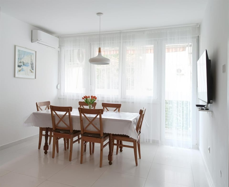 Kitchen or kitchenette, kitchen