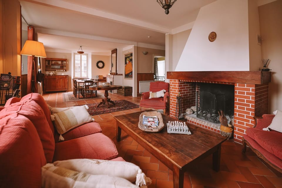 Communal lounge/ TV room, Living room, Meals, fireplace