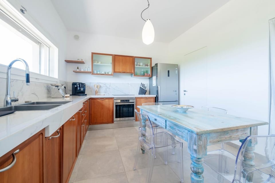Kitchen or kitchenette, Dining area, oven, pet friendly