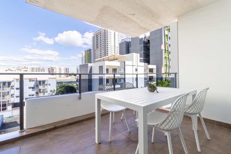 The Midas Touch Rooftop Pool & Free Parking Apartment in Darwin