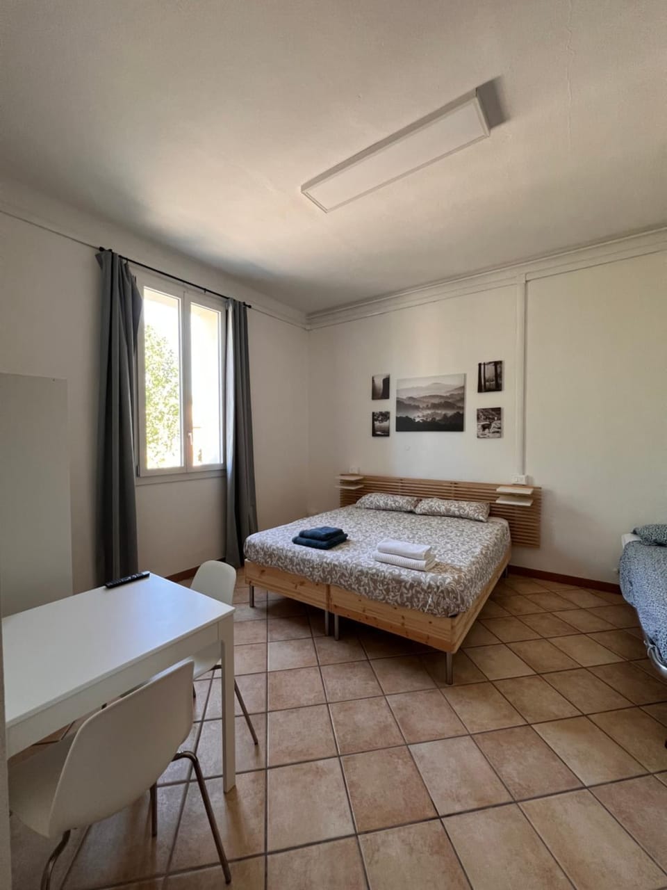 Bed, Living room, Photo of the whole room, Seating area, Bedroom, towels