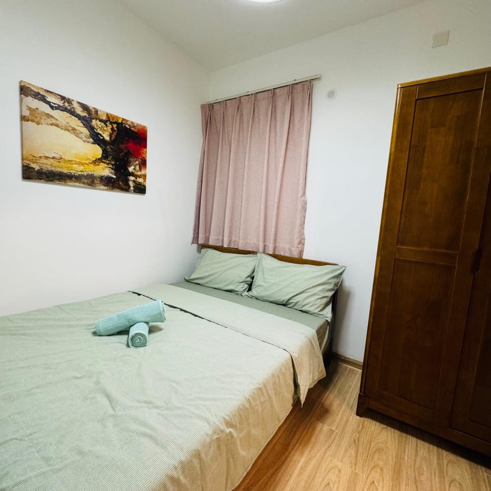 Bed, Photo of the whole room, Bedroom, towels, wardrobe