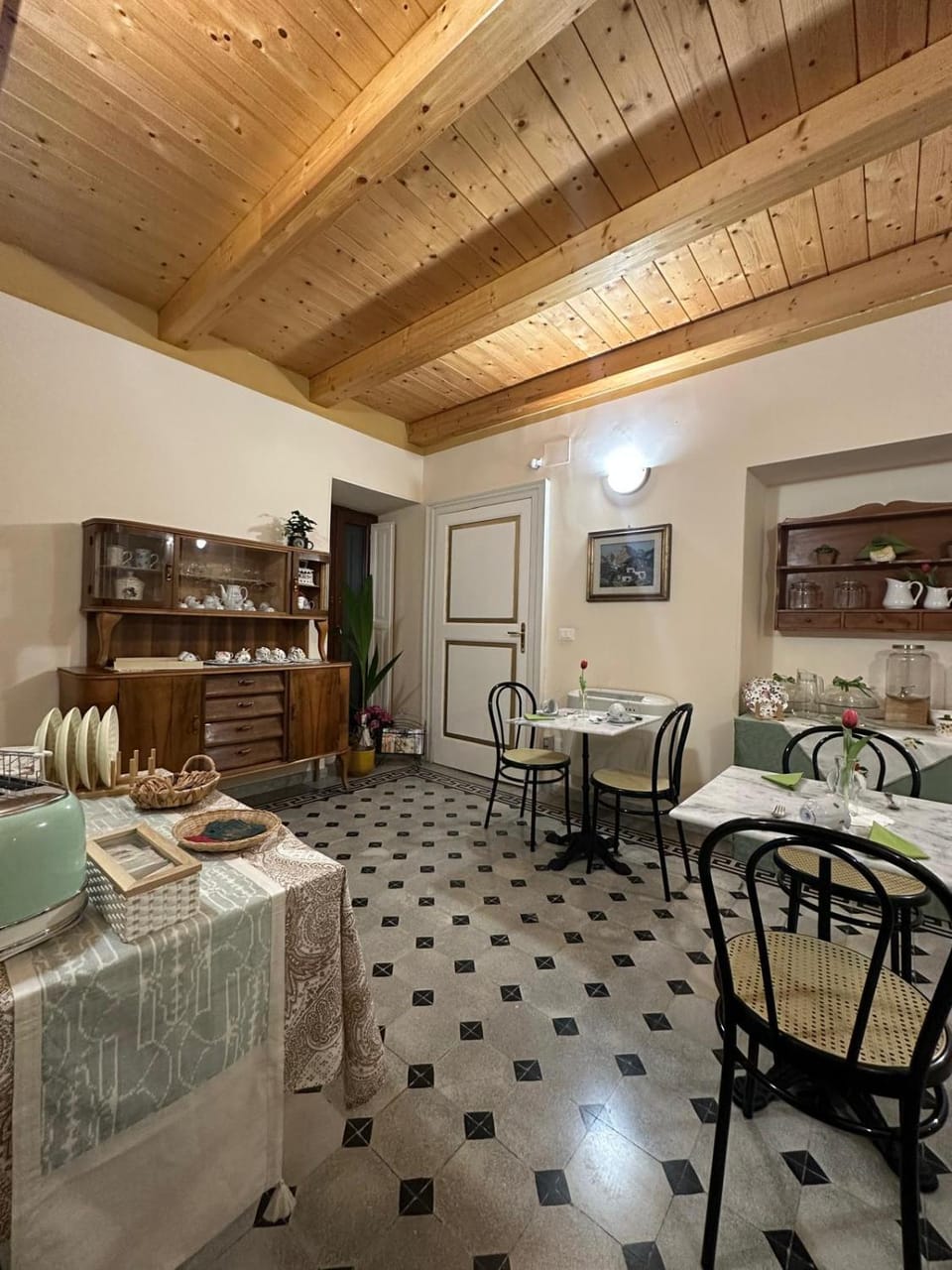 Living room, Breakfast