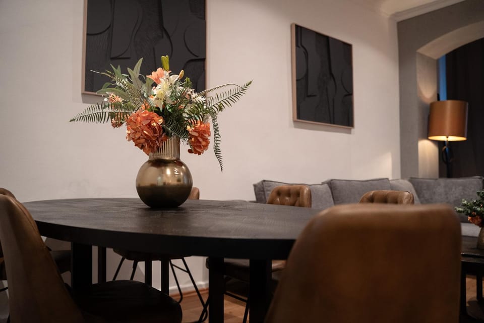 Living room, Decorative detail, Seating area, Dining area