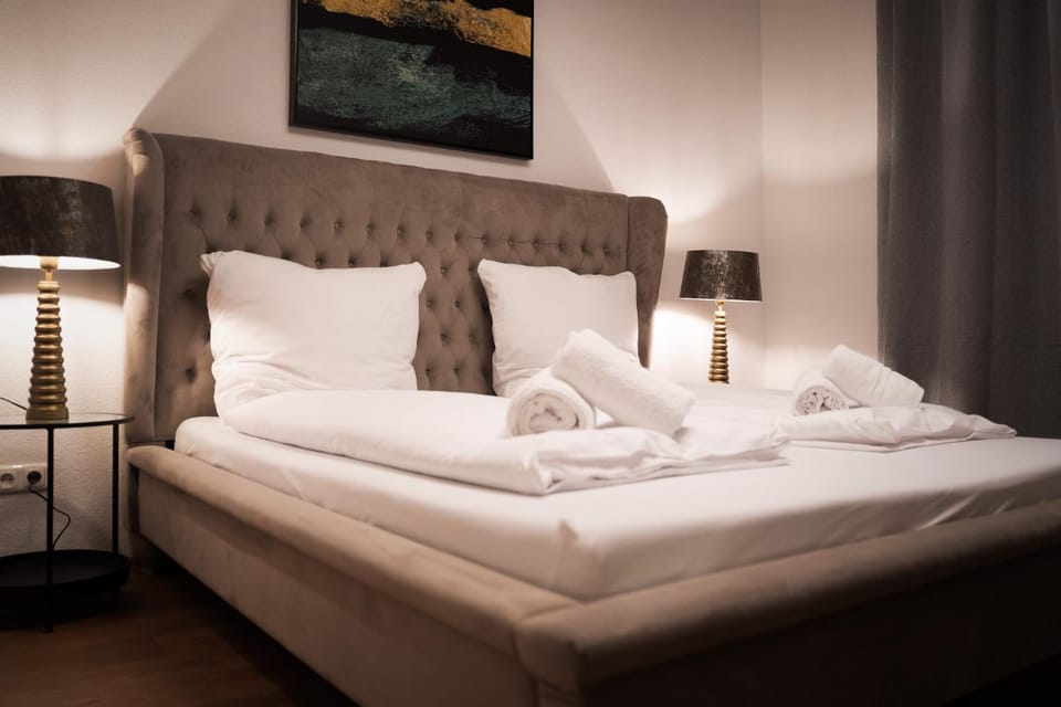 Bed, Photo of the whole room, Decorative detail, Bedroom, towels