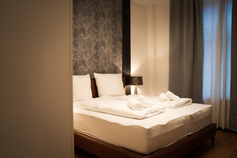 Bed, Photo of the whole room, Bedroom, towels