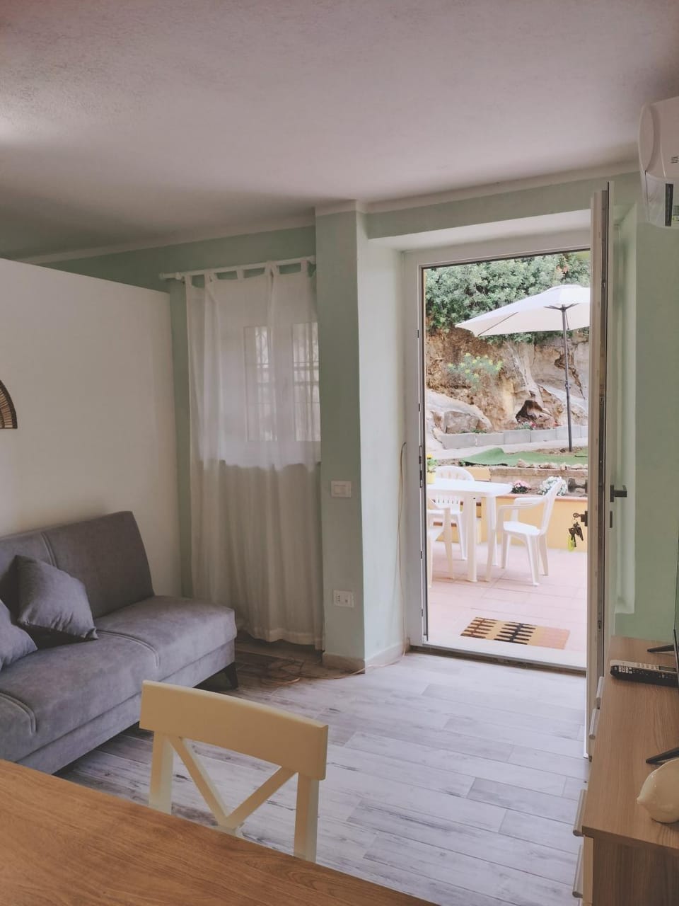Facade/entrance, Living room, Dining area, Inner courtyard view