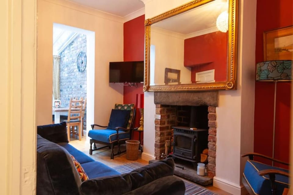 Communal lounge/ TV room, TV and multimedia, Living room, Seating area, Evening entertainment, flat iron