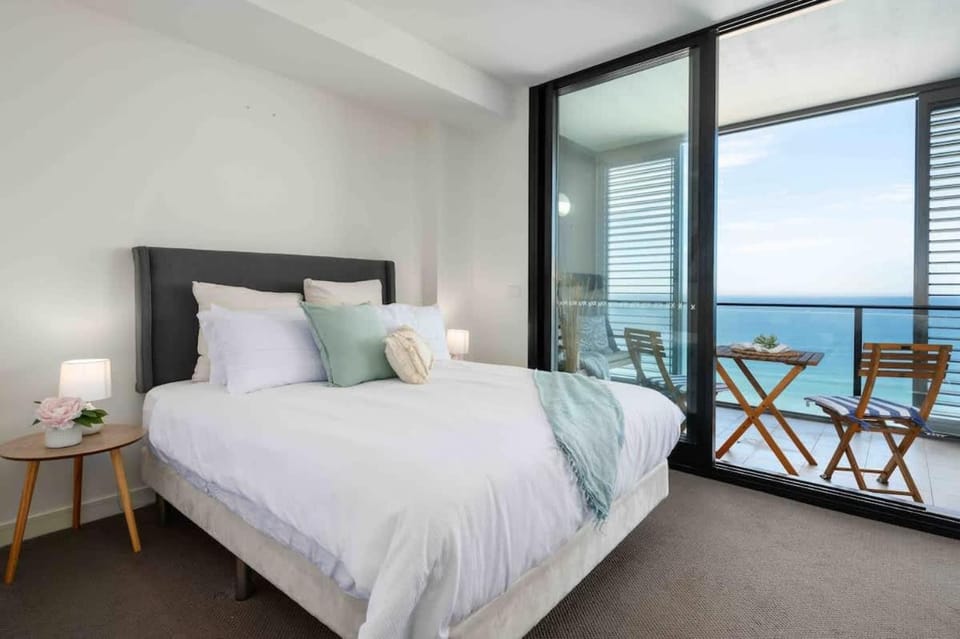 806 - Beachfront Beauty - Ocean Views & Parking Apartment in New South Wales