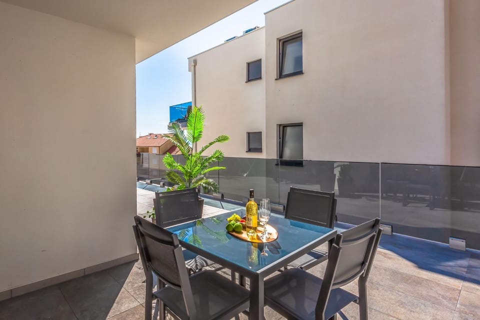 Patio, View (from property/room), Balcony/Terrace