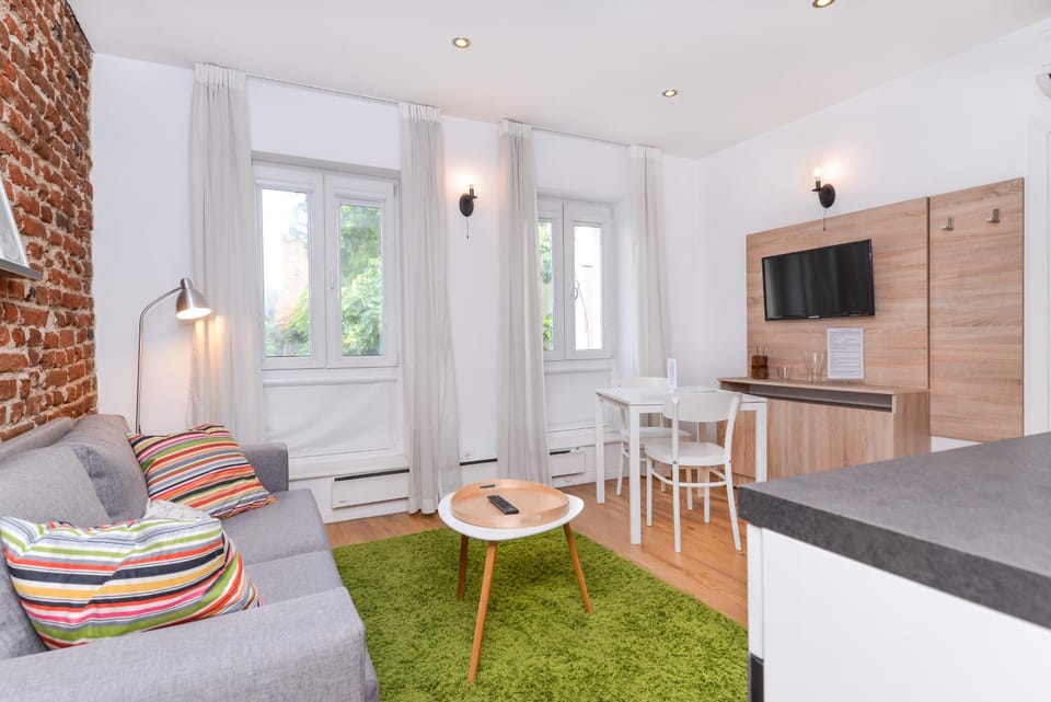 TV and multimedia, Living room, Dining area