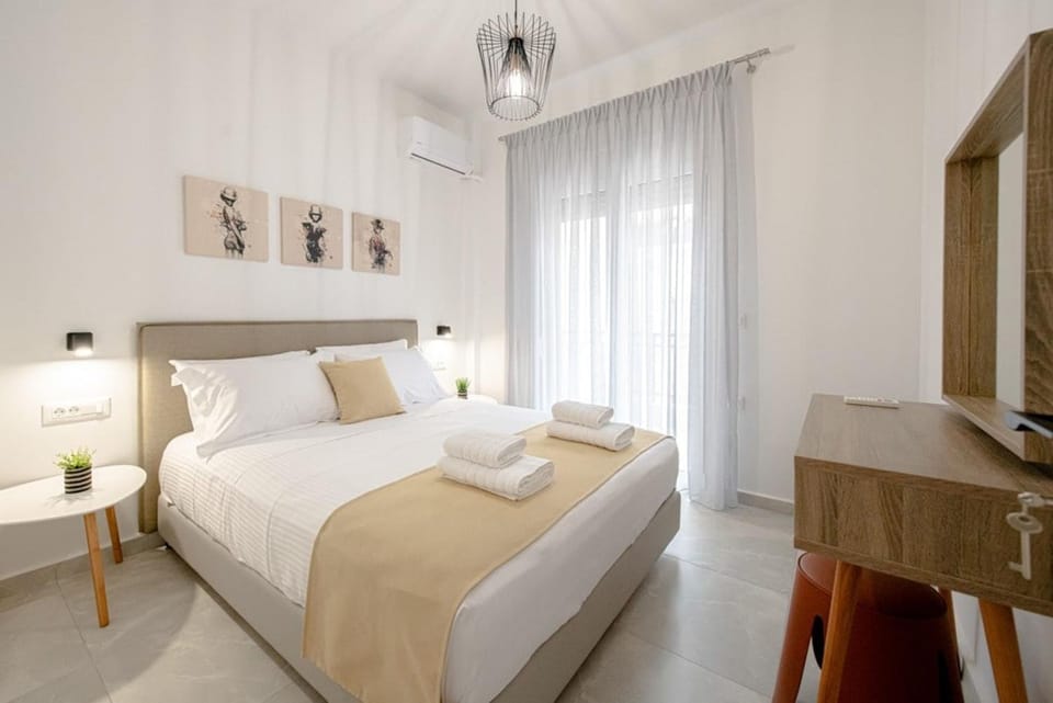 Bed, Photo of the whole room, Bedroom, air conditioner