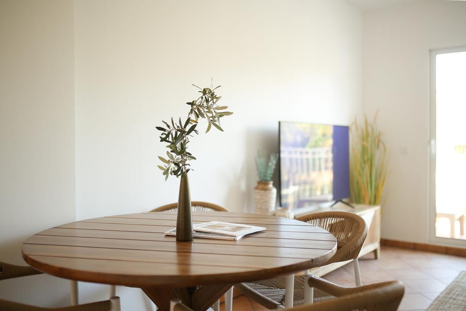 Living room, Decorative detail, Dining area