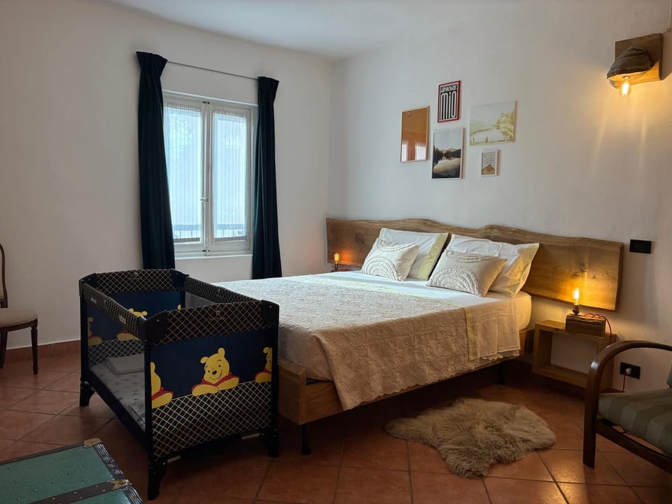 Bed, Photo of the whole room, Bedroom, cot