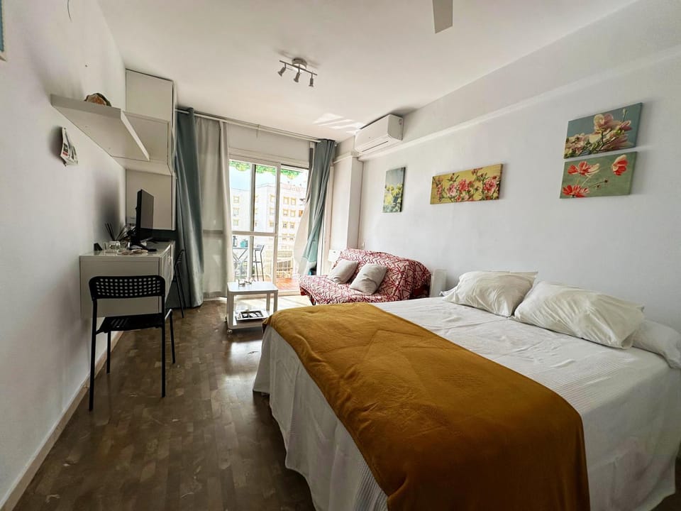 Bed, TV and multimedia, Photo of the whole room, hair dresser, internet, air conditioner
