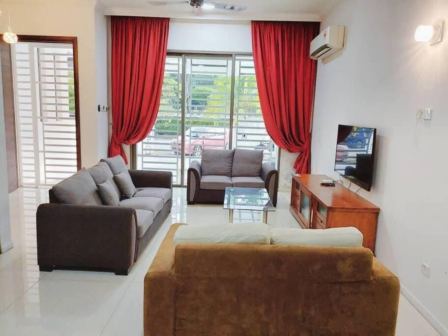 Communal lounge/ TV room, TV and multimedia, Living room, Seating area, air conditioner