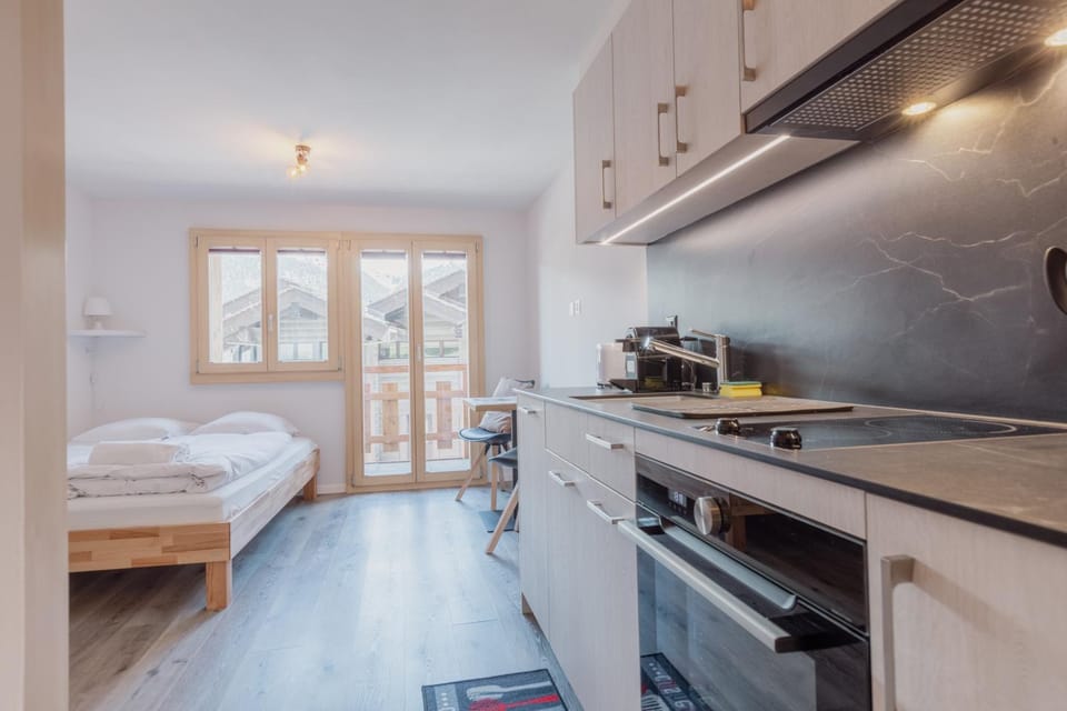 Bed, Kitchen or kitchenette, Bedroom