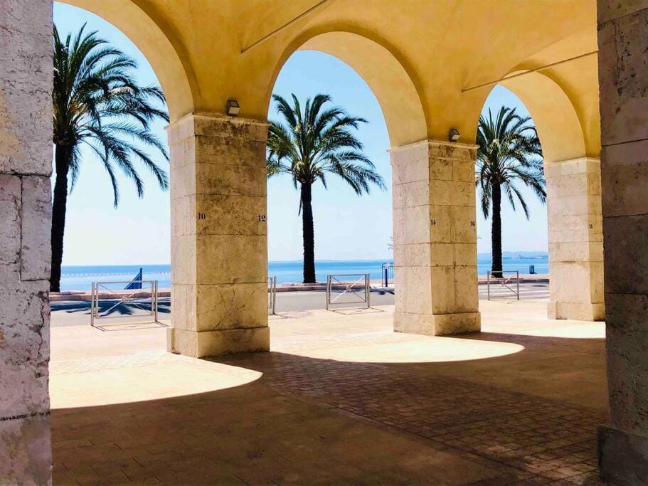 #30 Staywizus - Old Town, Castle panoramic View Terrace & AC Apartment in Nice