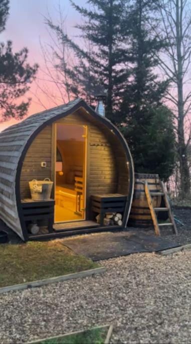 ''The Den'' Lakeview Apartment at Watersedge House in Wychavon District