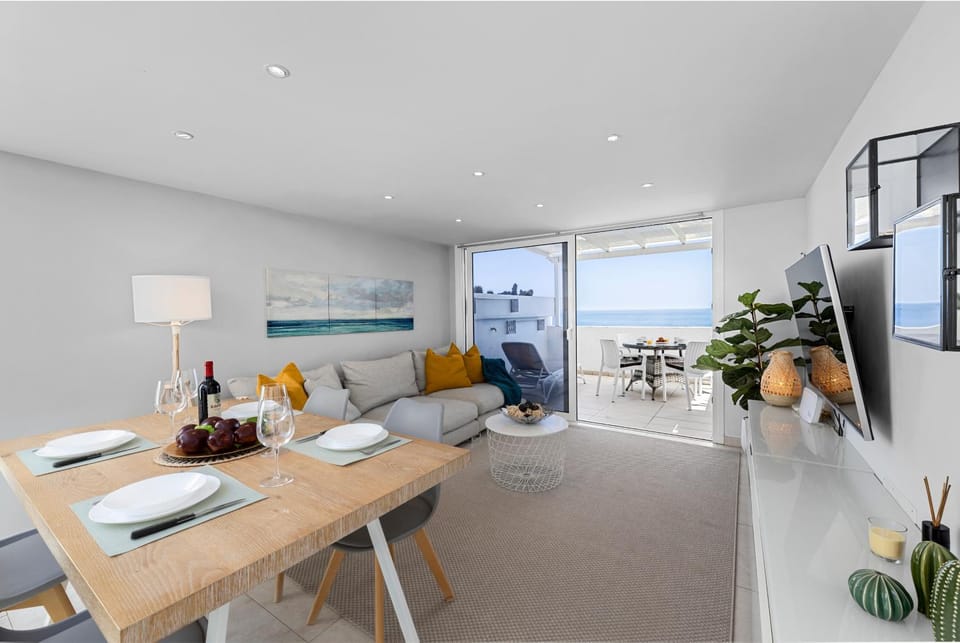 TV and multimedia, Living room, Dining area, Sea view