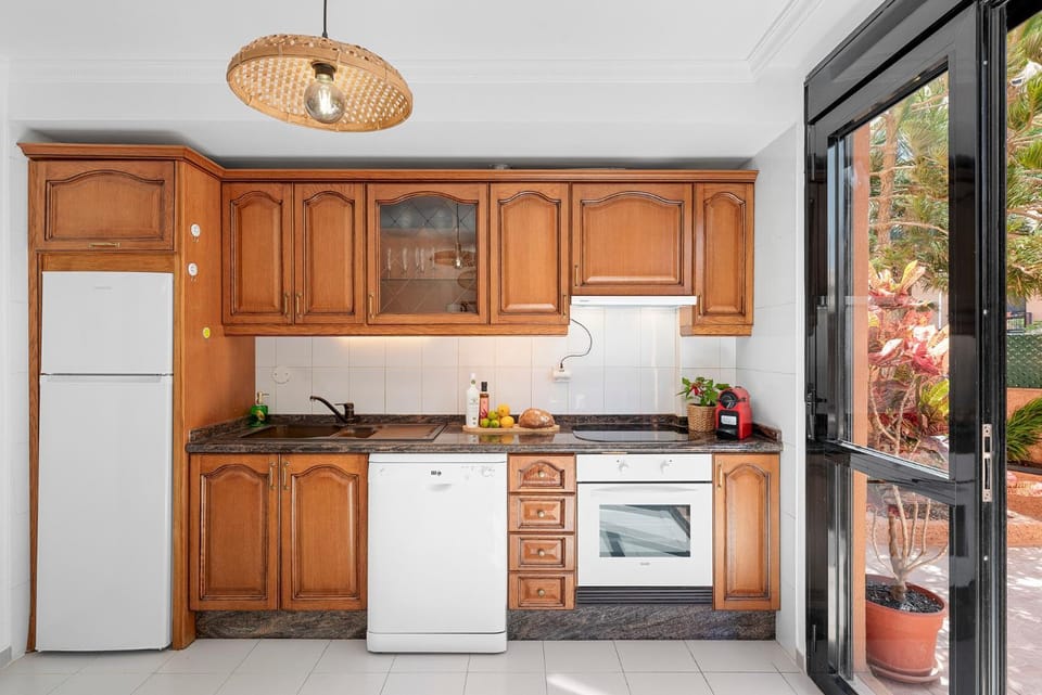 Kitchen or kitchenette, dishwasher