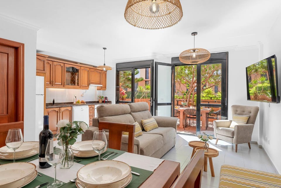 Kitchen or kitchenette, Living room, Dining area
