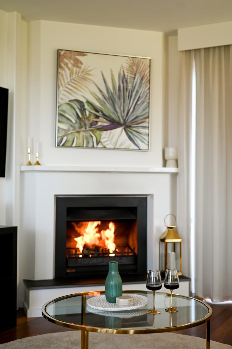 Night, Winter, TV and multimedia, Lounge or bar, Seating area, fireplace, heating, internet