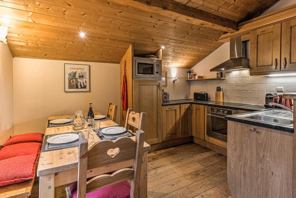 Kitchen or kitchenette, Living room, Seating area, Dining area, minibar, pet friendly, stove