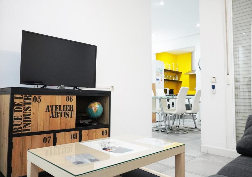 Communal lounge/ TV room, TV and multimedia, Living room, Seating area