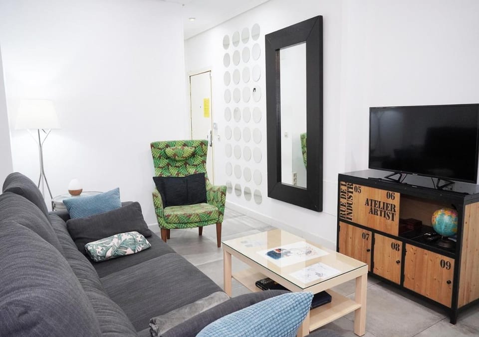Communal lounge/ TV room, TV and multimedia, Living room, Seating area, Evening entertainment