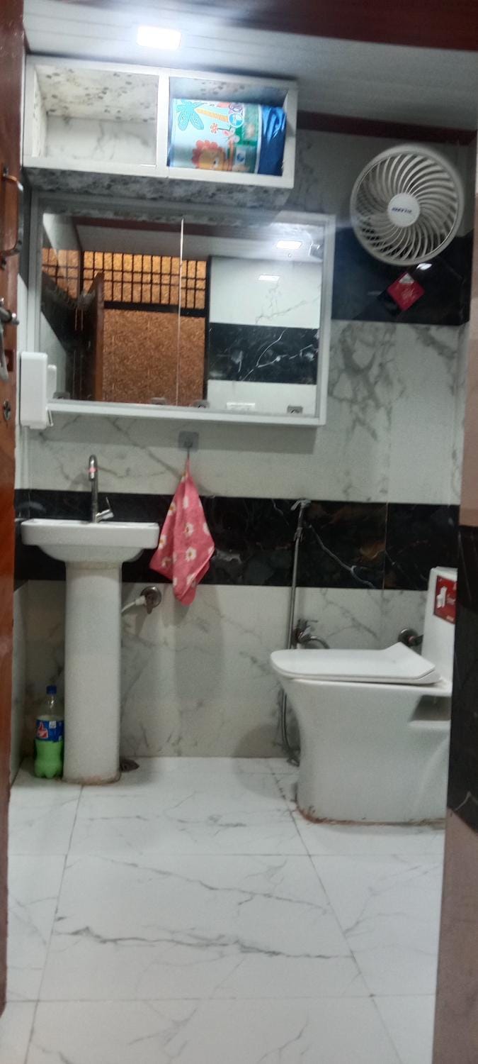 Toilet, Bathroom, towels