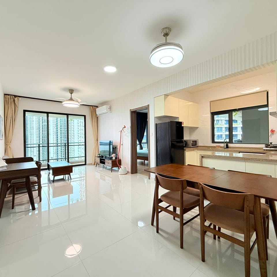 TV and multimedia, Living room, Seating area, Dining area, flat iron, oven, air conditioner
