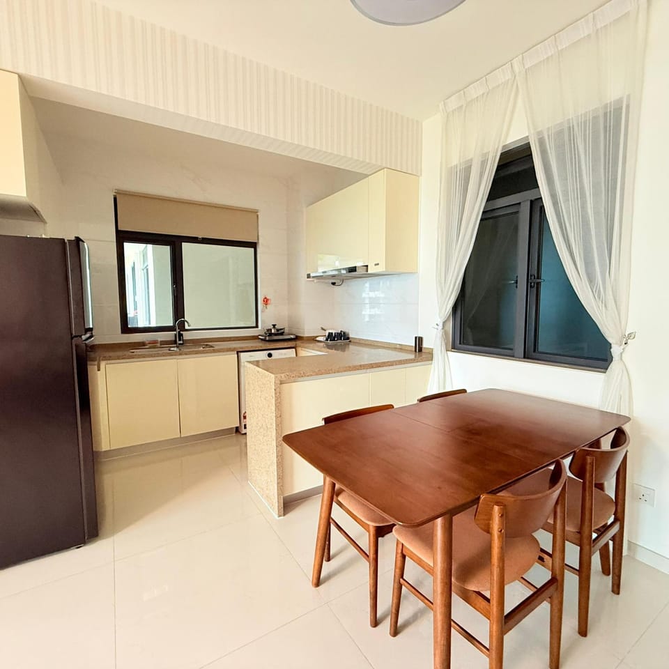 Kitchen or kitchenette, Dining area, Dinner, stove