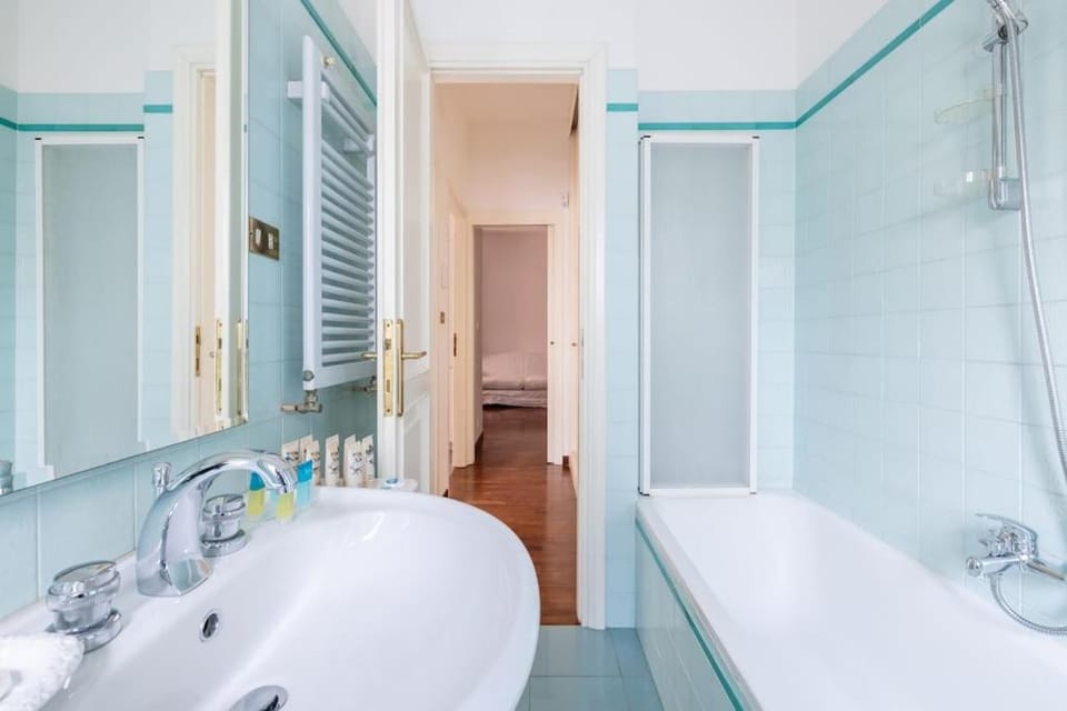 Shower, Bathroom, Bath, towels