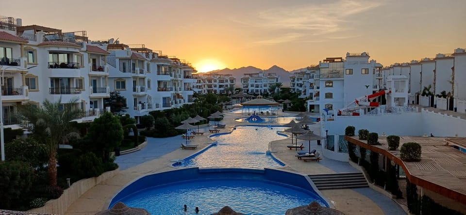 Mountain view, Pool view, Sunset