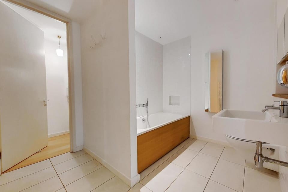 Apt - Sleeps 4 - Pets Ok - Roof Garden Apartment in London Borough of Lewisham