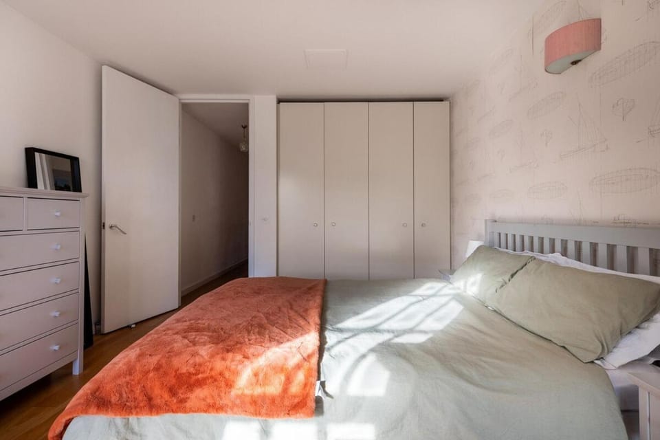 Apt - Sleeps 4 - Pets Ok - Roof Garden Apartment in London Borough of Lewisham