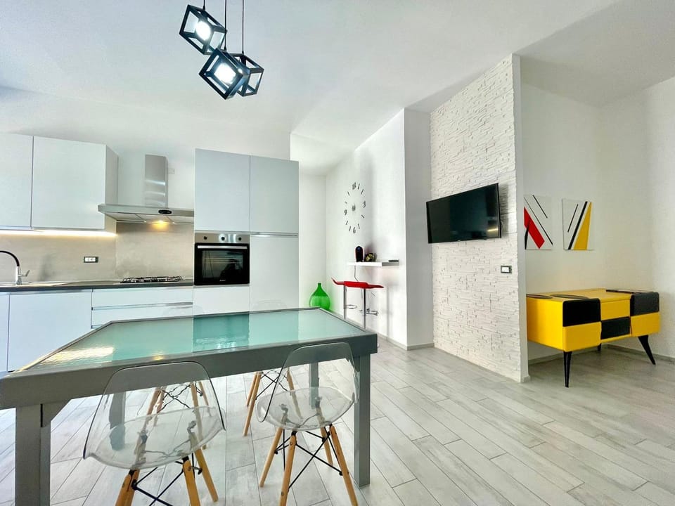 TV and multimedia, Kitchen or kitchenette, oven, stove