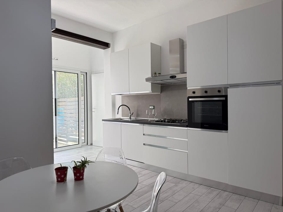 Kitchen or kitchenette, Dining area, dishwasher, oven, stove