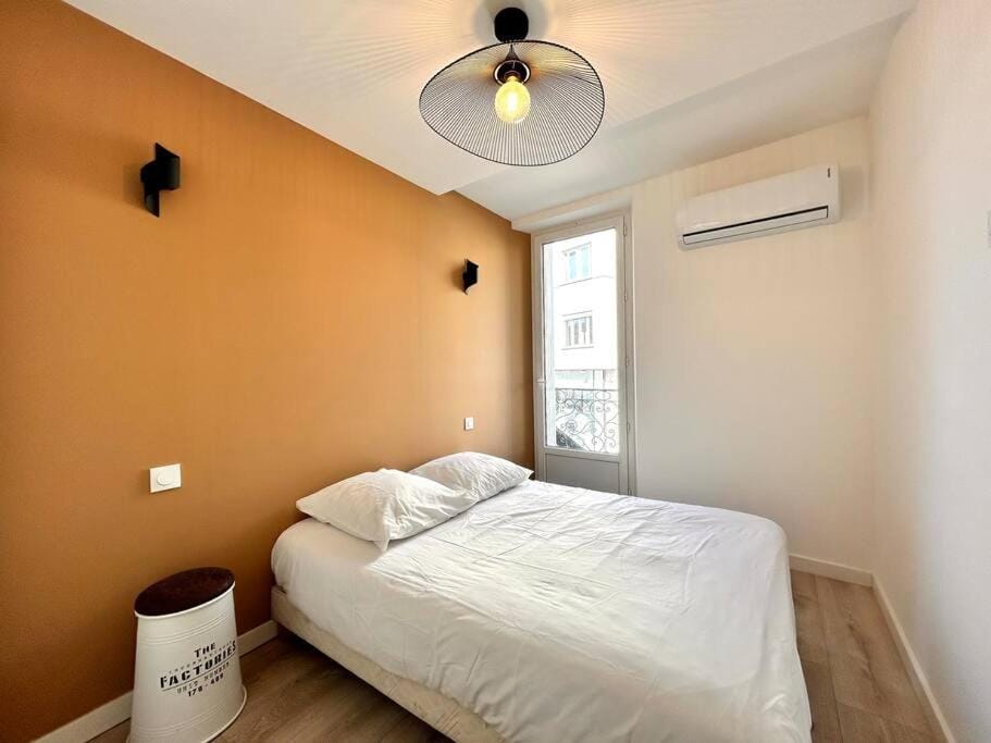 Emma - 4/6 pers NEUF- Hyper centre Clim Terrasse Apartment in Saint-Raphael