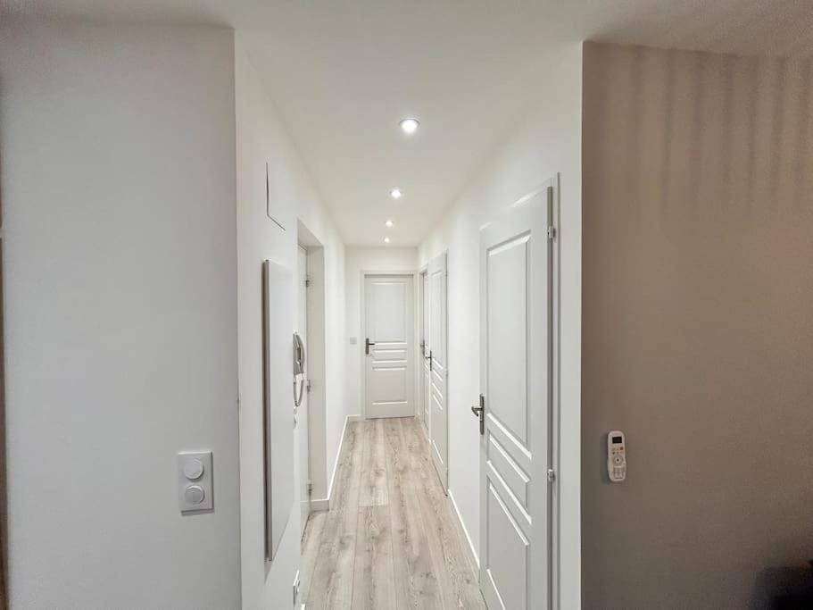 Emma - 4/6 pers NEUF- Hyper centre Clim Terrasse Apartment in Saint-Raphael